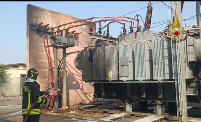 Roma, incendio nella centrale elettrica di Acea