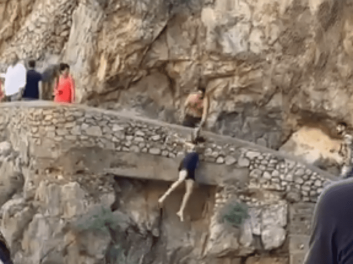 Turista cade Costiera Amalfitana