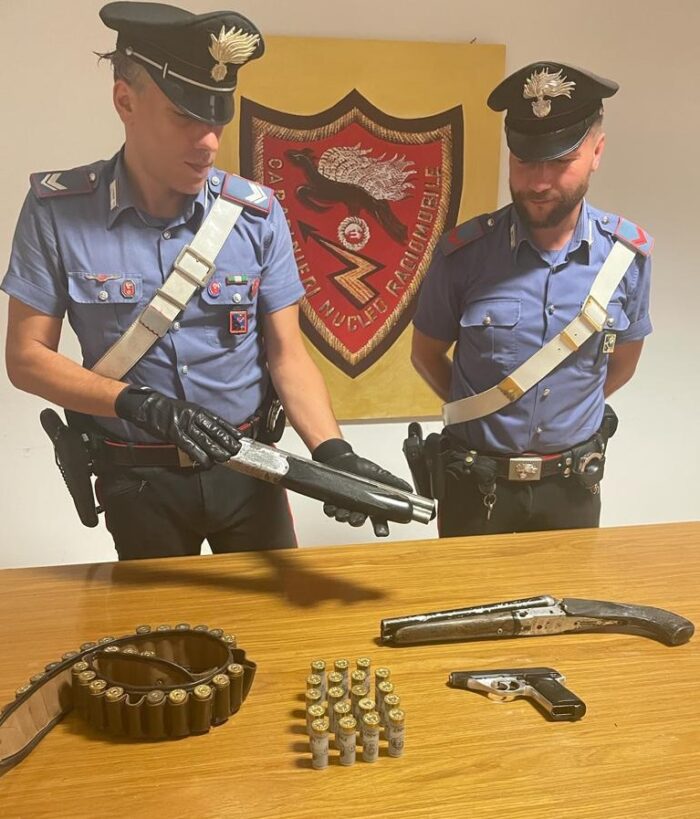 Villaggio Prenestino, fucili e una pistola in casa: arrestato