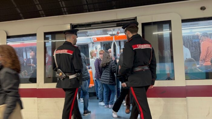 Roma, furti nei pressi delle stazioni metro e delle fermate bus: otto arresti