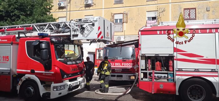 Roma Quartaccio. Incendio in un edificio di 4 piani. Per ora, non si hanno notizie di persone coinvolte