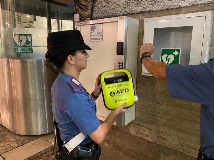 Roma, ruba defibrillatori dalle stazioni metro: arrestato 36enne di Zagarolo