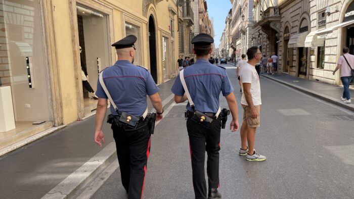 Roma. Ristoratore trovato non in regola; giovani che usano banconote false: i risultati dei controlli dei Carabinieri