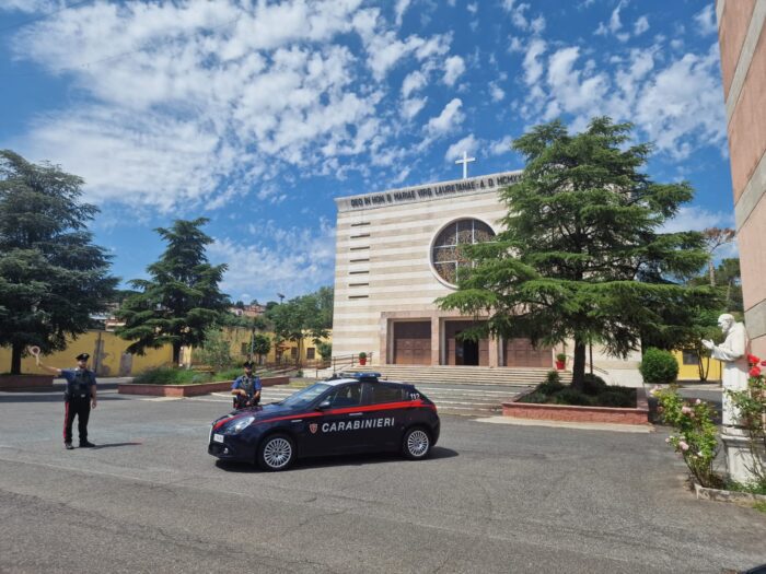 Guidonia Montecelio. Minaccia e spintona la madre anziana: voleva i soldi per la droga; arrestato 50enne