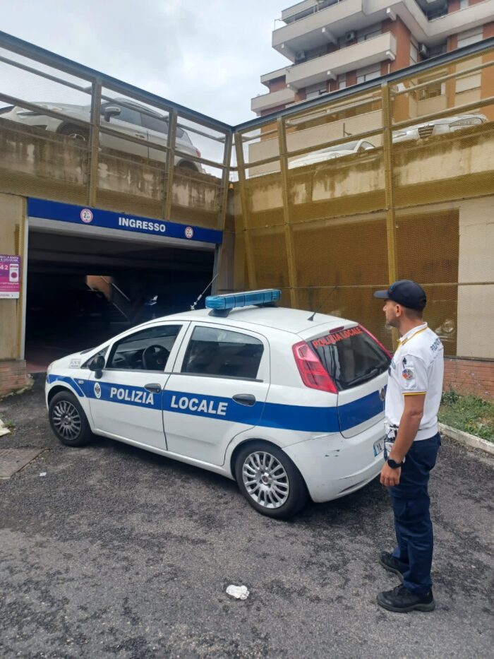 Velletri, identificato ed espulso dal territorio il senzatetto in via Lata: diversi reati a suo carico