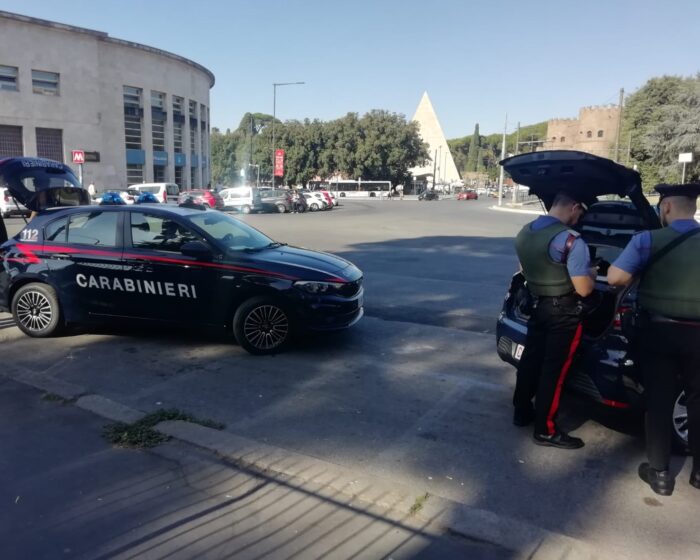 Sgomberati ambulanti e senzatetto a Piazzale Ostiense