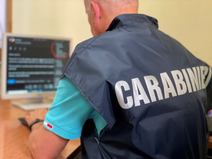 Smishing, mandavano SMS spacciandosi per le filiali di appartenenza delle vittime: un arresto e quattro denunce