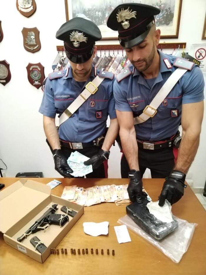 Coppia arrestata a Castel Madama per detenzione di armi e droga