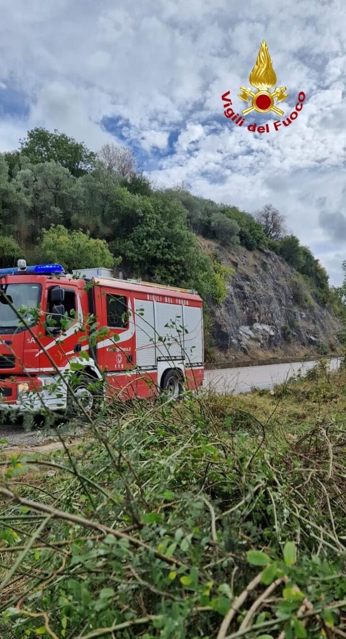 acuto auto fuori strada incidente oggi