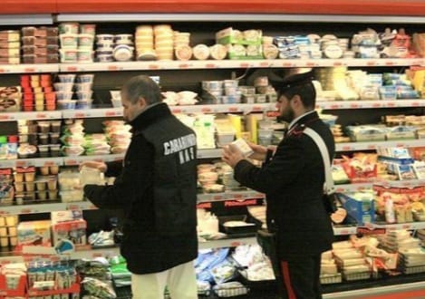 Ciociaria, controlli nei supermercati: sequestrati 200 litri di olio, 10 kg di salumi e 80 uova