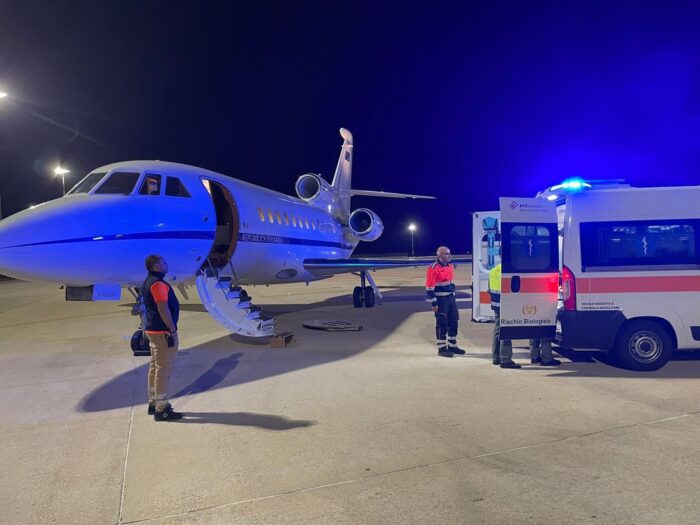 Volo salvavita da Olbia a Roma per una bimba di un mese