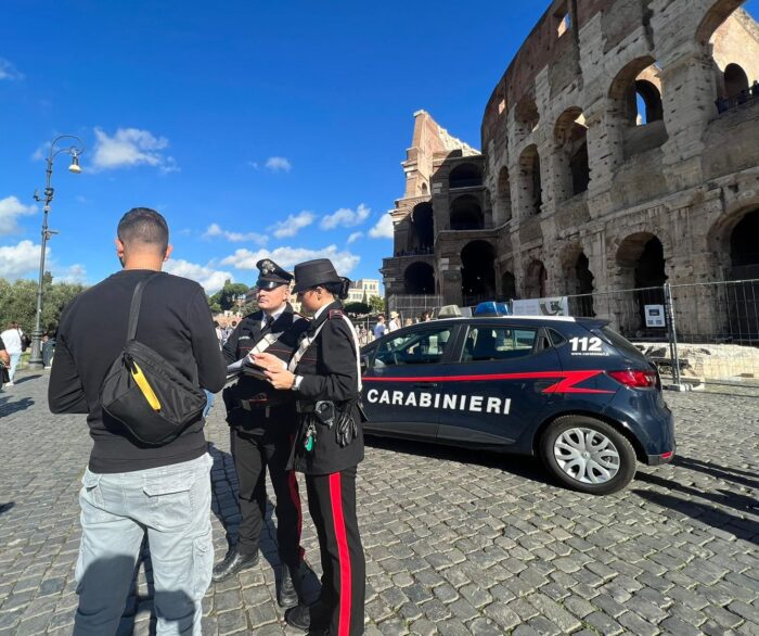 Fermati e sanzionati sei "procacciatori abusivi" di turisti al Colosseo