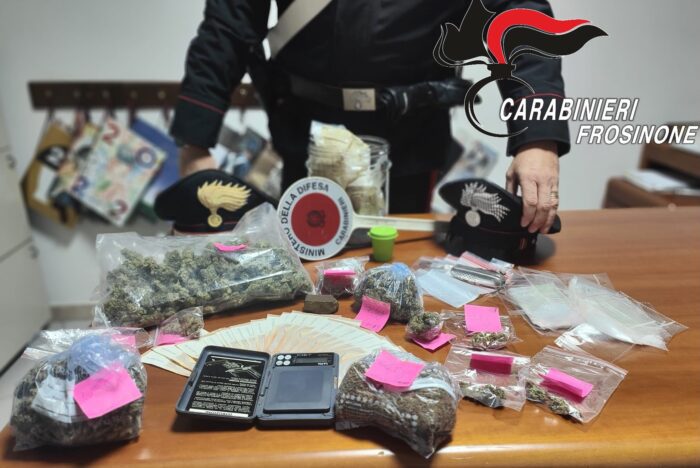 amaseno marijuana hashish in casa arrestato