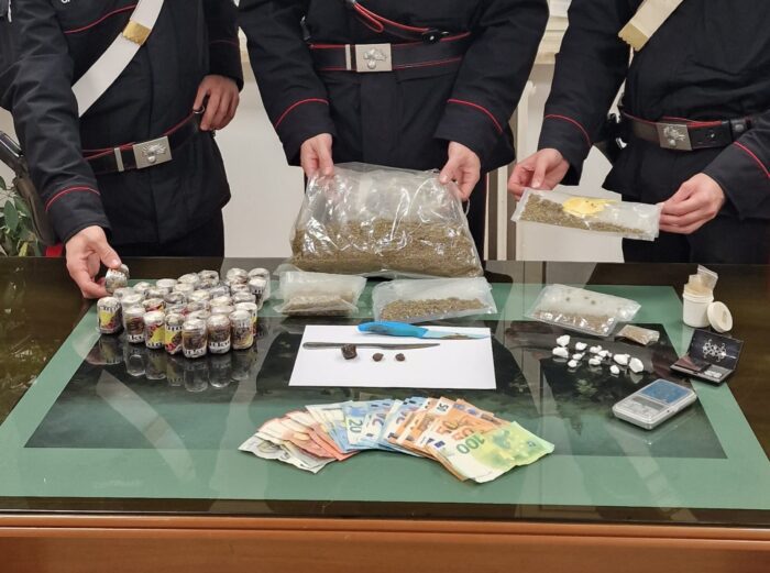 A Cave tre arresti per spaccio di cocaina, hashish e marijuana