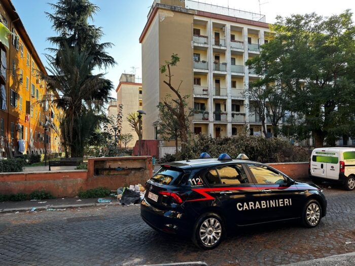 Roma, blitz antidroga in periferia: 11 arresti, sequestrate centinaia di dosi