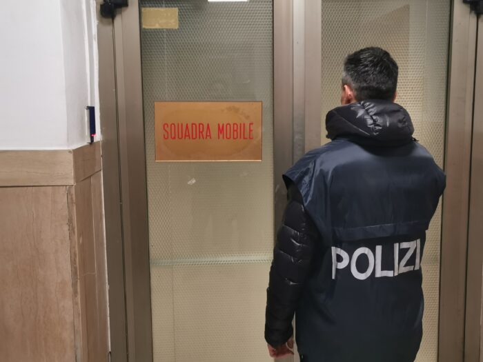 Roma si finge Carabiniere rapina il titolare di una tabaccheria fermato