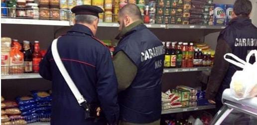 Ispezione in un supermercato della provincia di Frosinone: rinvenuti 130 kg di prodotti alimentari scaduti e privi di documentazione