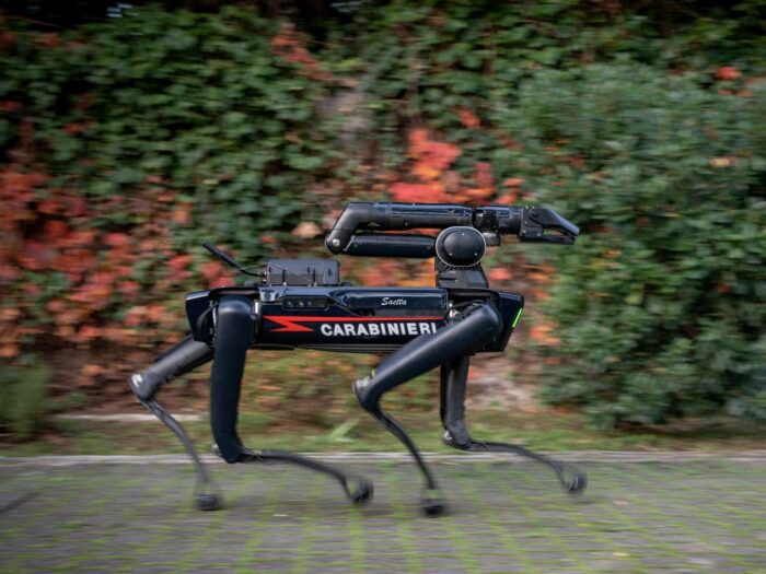 L'arma dei Carabinieri si dota del suo primo cane robot "Saetta"