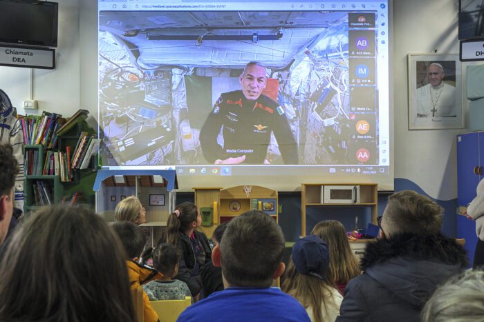 Roma, l'astronauta Villadei saluta dallo spazio i piccoli pazienti del Bambino Gesù