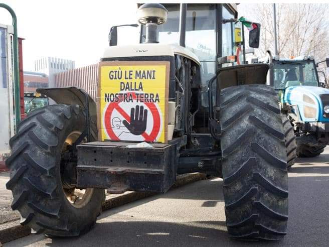 Roma, protesta agricoltori: "Venerdì almeno 500 trattori sul GRA"