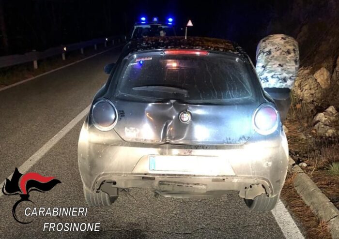 Non si ferma all'alt in Abruzzo e viene bloccato nel Sorano: guidava senza patente