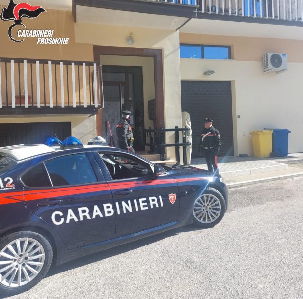 cassino sorpreso mentre ruba in un appartamento