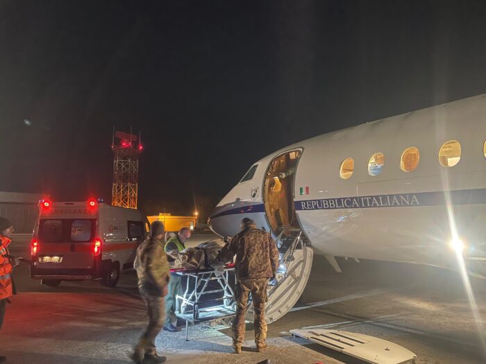Aeronautica Militare, volo salva-vita di un F900 del 31° Stormo di Ciampino trasporta da Lecce a Bologna un paziente in pericolo di vita