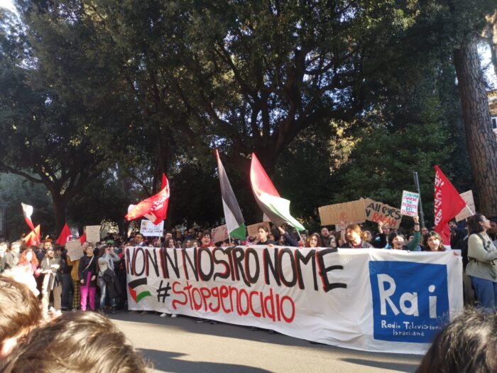 Roma, proteste post Sanremo davanti alla Rai (IN AGGIORNAMENTO)