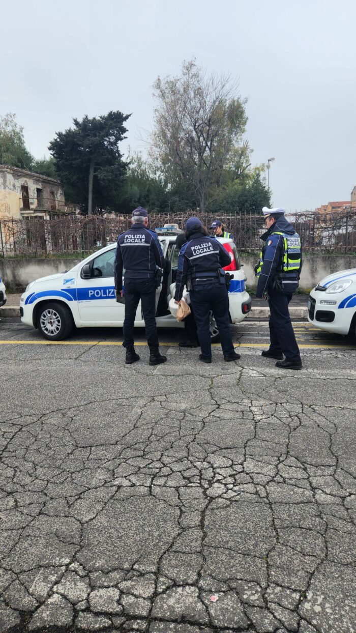 Ciampino, sventata truffa dello specchietto durante il mercato settimanale