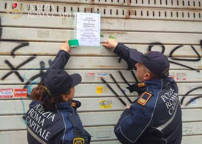 Parioli, centro massaggi a luci rosse: arrestata la titolare
