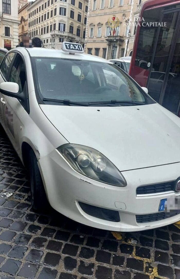 Roma. Allestiscono le loro auto come taxi ma non hanno la licenza