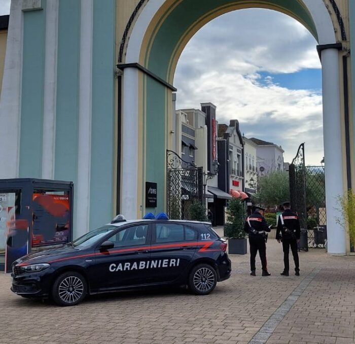 Ancora un episodio di taccheggio all'Outlet di Valmontone: arrestata una 20enne