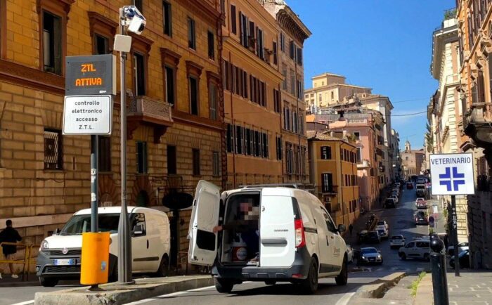 roma ztl centro storico trastevere contromano multe polizia locale