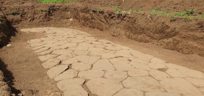 Valmontone, riemerge un tratto di basolato di una strada romana